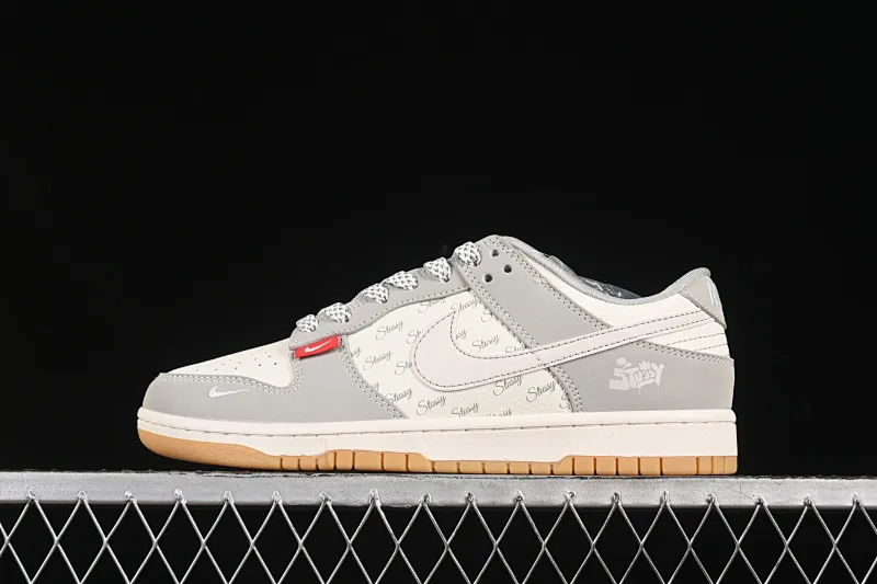 All categories Nk SB Dunk Series Nk SB Dunk Low High-end customized low-top sneakers Nike SB Dunk Low Stusi co-branded Cartoon raw rubber Anniversary high-end customized low-top casual sneakers JJ2508-557